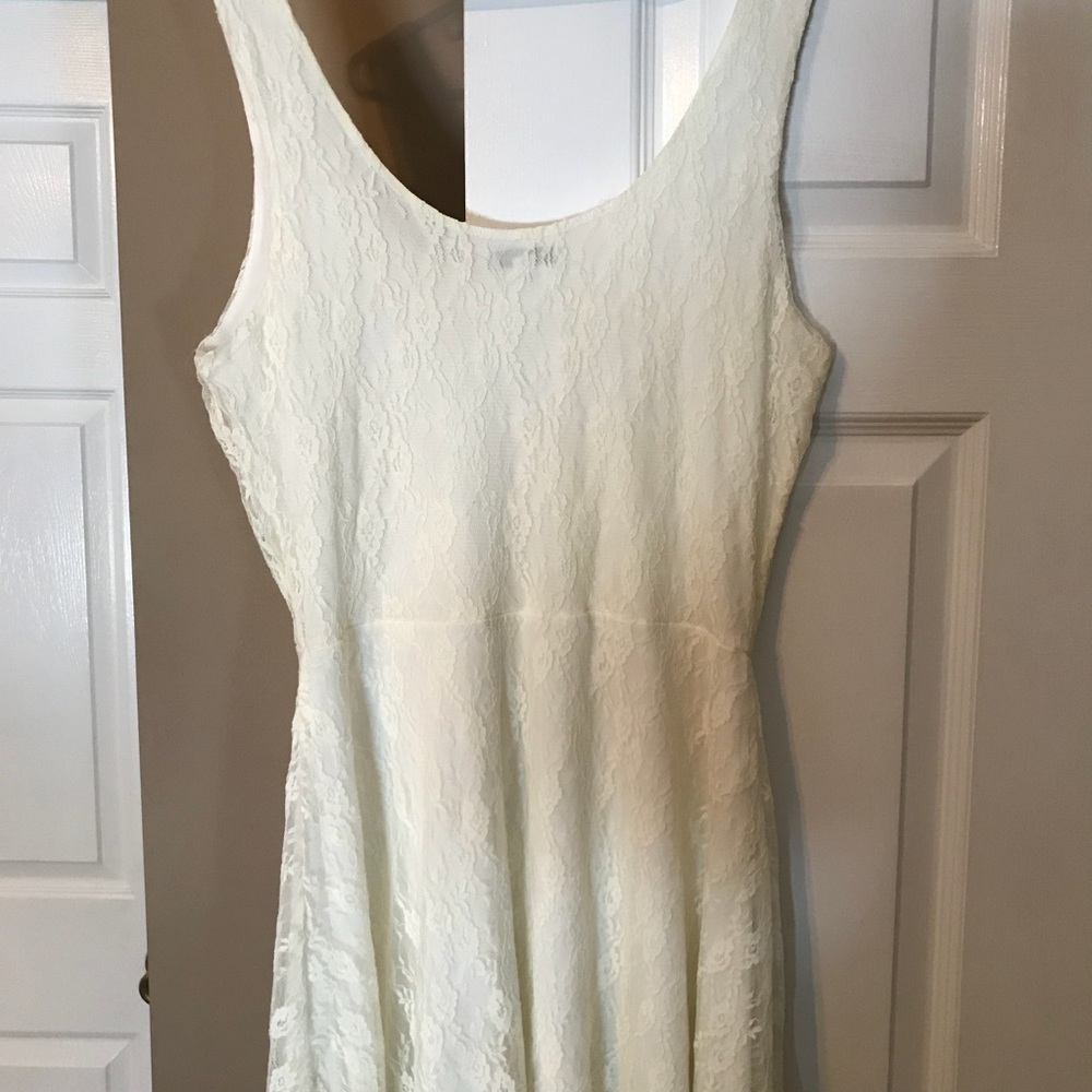 Ivory white lace dress like new. Size L.